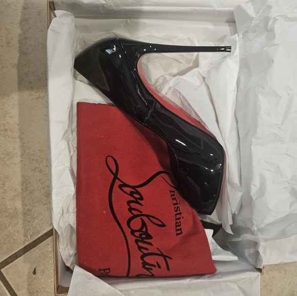 Christian Louboutin heels size 37 - Picture 7 of 7